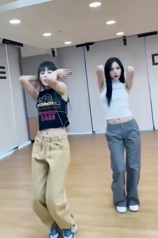 (G)-IDLE - Minnie and TWICE - Mina