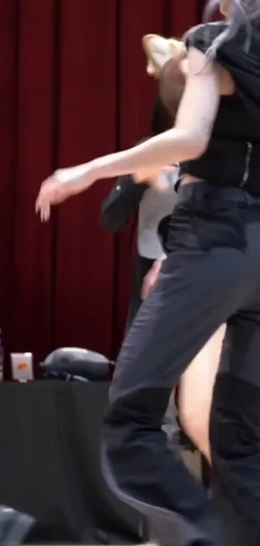 Dreamcatcher Yoohyeon Slutty Stage Tease in Ripped Outfit