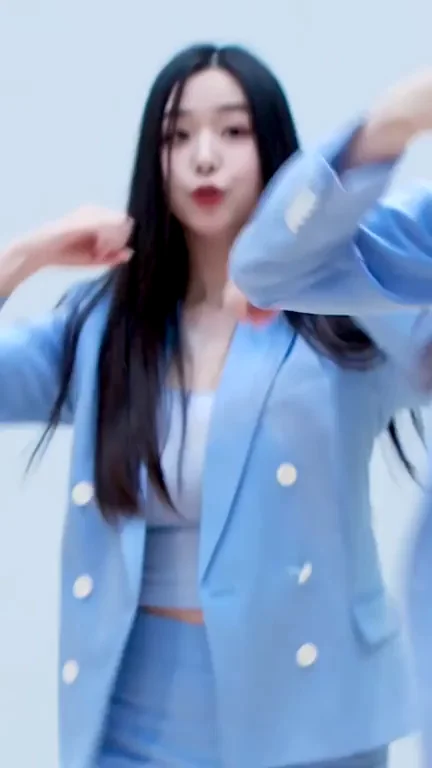 🔥 Chaeyeon from tripleS Teasing in Tight Blue Suit 😍💦