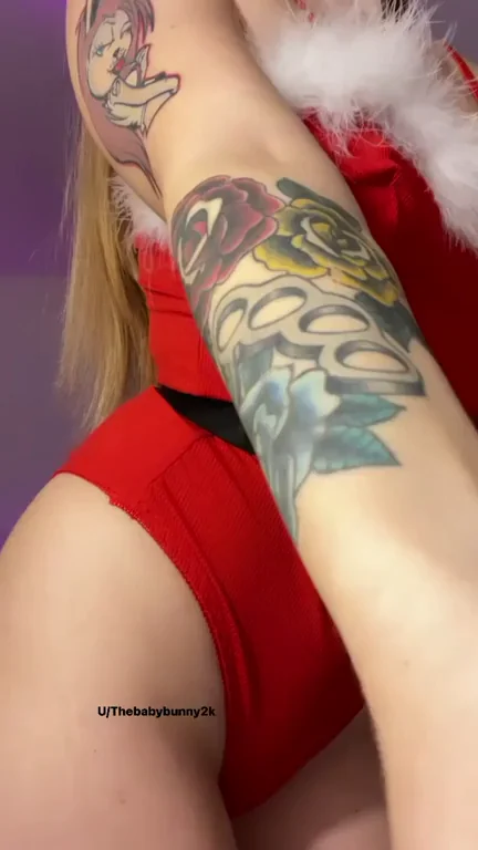 🎄 Christmas Santa Babe Spreads Her Juicy Ass 🍑 [F]