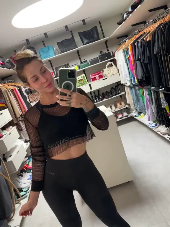 I'm gym ready... and I wanted to show you my butt!