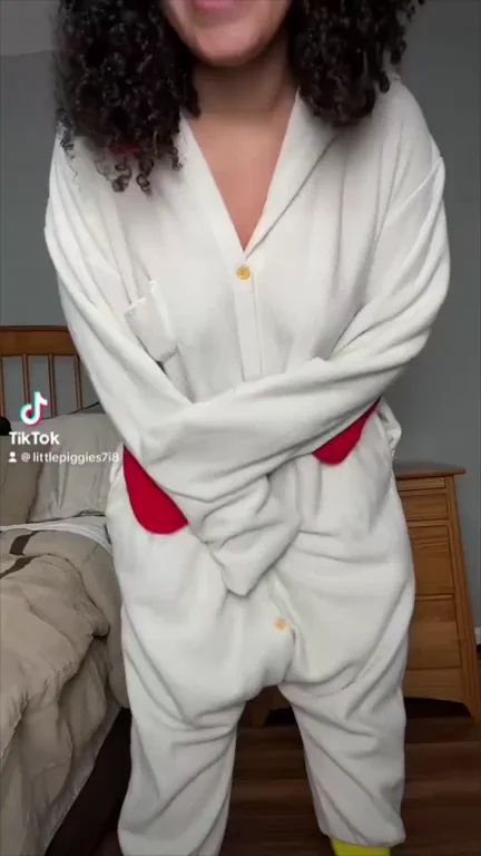 Watch how I clap my pjs off