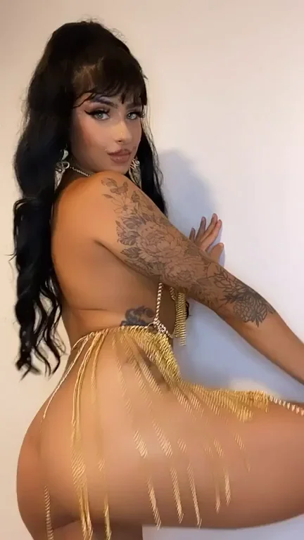 Indian Babe's Juicy Bubble Butt Begging to Bounce