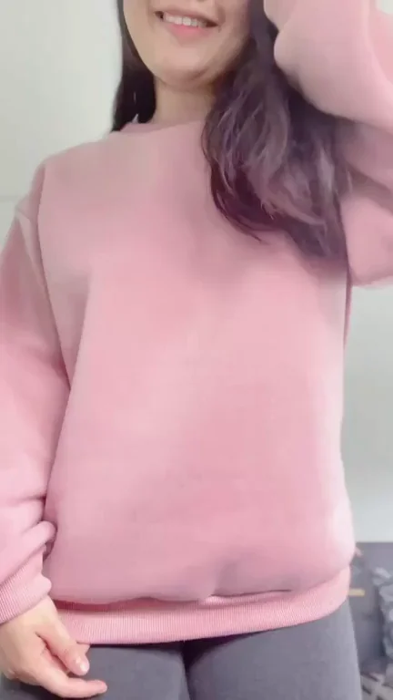Pls ignore my camel toe and focus on my titty drop 😁…