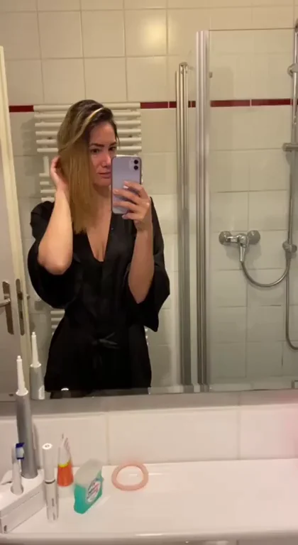 Side Chick or Wife? Pick Your Slutty Plan! 😈🛁💦