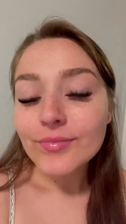 Smiling Slut Teases Her Wet Pussy 😘💦