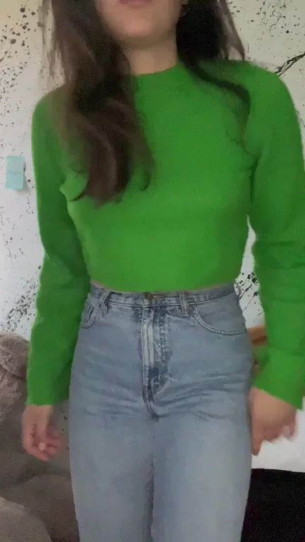 Quick Teen Ass Peek 🍑🔥