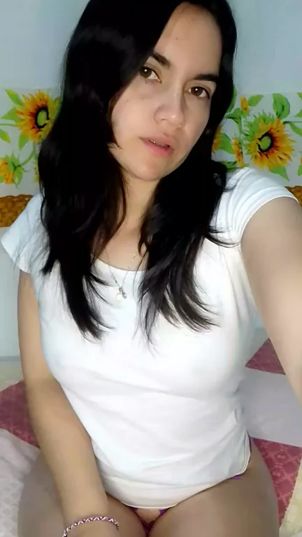 Small tits but very tasty! Do you want to try it? 😁‹