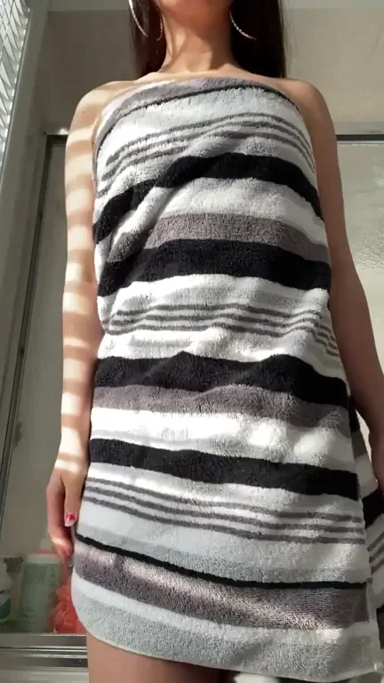 Oops.. I dropped my towel 😁³