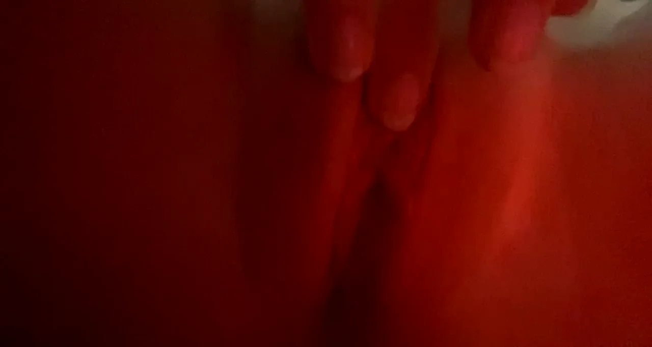 Horny Cam Slut's Juicy Pussy Tease 😈💦