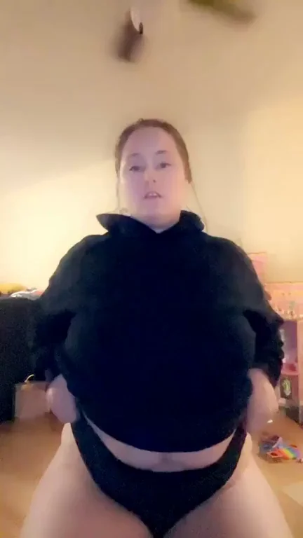 Check out my link in comments if you like thick girls 😁˜