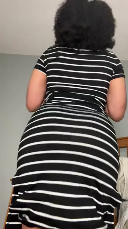 Lifting My Skirt for Juicy Ass Twerk Tease 🍑💦