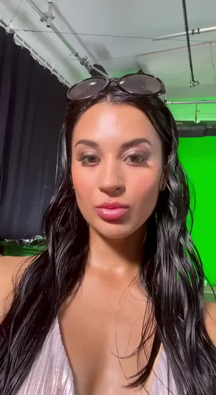 19yo Slut Begs: Fuck Me Raw? No Condom! 😈💦