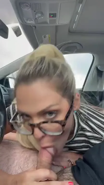 Blonde Office Slut's Carpool Blowjob Thanks: Coworkers Battle for Her Lips!