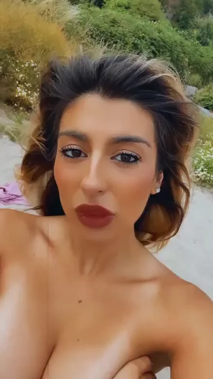 Beachside Booty Twerk Tease 🍑🌊