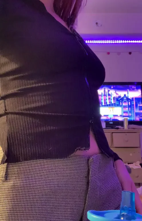 Camera man is a lot hairier than expected and not very good at his job either smh