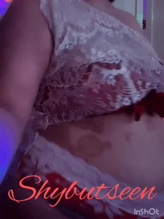 🎄 ShyButTitsSeen's Xmas Titty Drop Unwraps Massive Jugs Before Bed 😈🍒