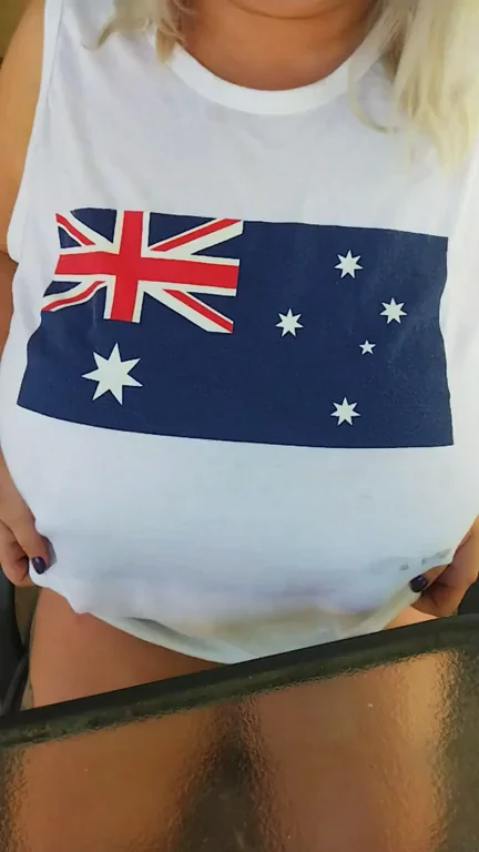Aussie MILF's Massive Titty Drop Down Under 🇦🇺💦