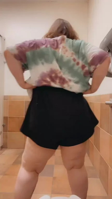Slow Mo BBW Ass Clapping Tease 😈