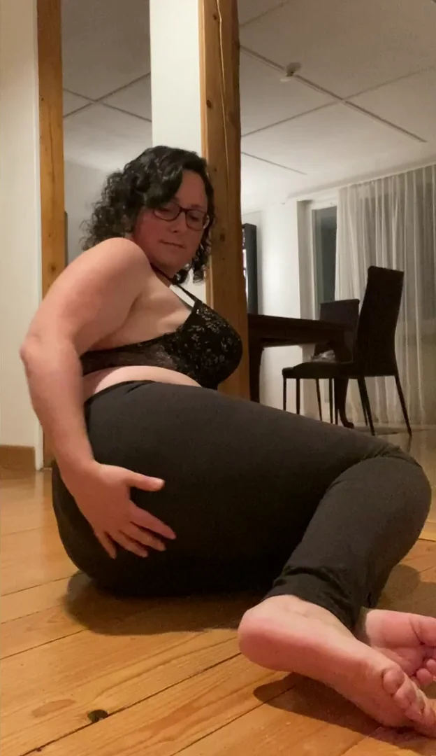 Breed This Thick Real MILF's Massive Jiggly Ass? 🍑💦🔥