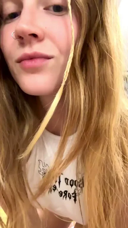 Cute Ginger Babe's Massive Booty Tease 🍑🔥