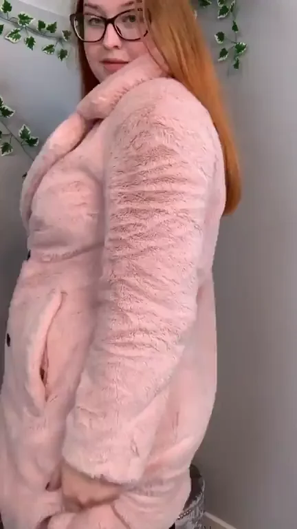 Peek Under My Coat: Thick Redhead Tease! 🍑🔥