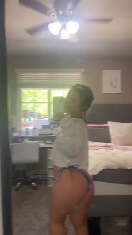 small but with all this ass 😁