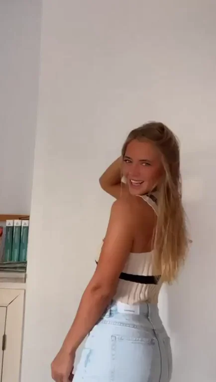Drop a heart for a cum vid