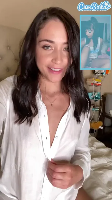 Avi Love and her GF facetiming Each other ???