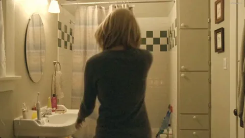 Elizabeth Banks' Steamy Shower Tease in The Details 😈🧼💦