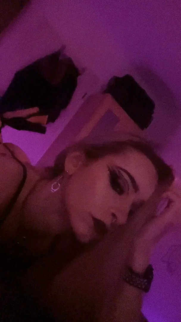 Wanna Lick This Hot Tgurl? Free Trial in Bio! 👅💜🔗