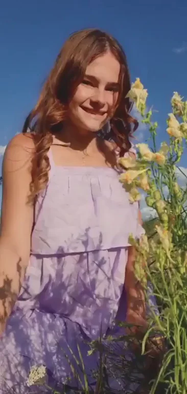 Tiny Slut Shows Off Her Nude Petite Body Outdoors 🌸🍑