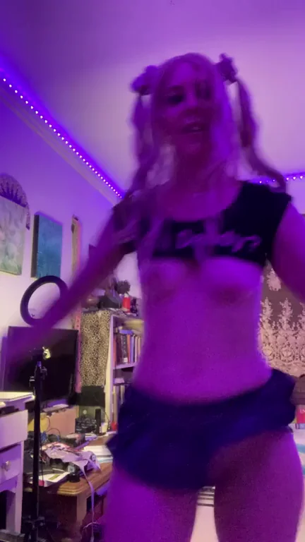 Bouncing titties ????