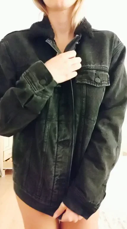 Wanna Shove Your Cock Between My Perky Natural Tits? 🍈🍈💦