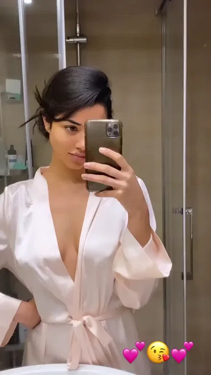 🔥 IG Story Pokies Tease in Silky Robe 💕