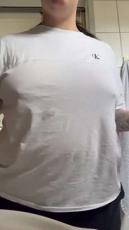 🔥 My Titties Swelling Up Bigger, Come Squeeze & Suck 'Em! 🍈🍈