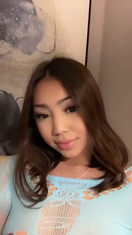Freshly 18 Funsized Cutie Welcomes Older Daddies 😈🍑
