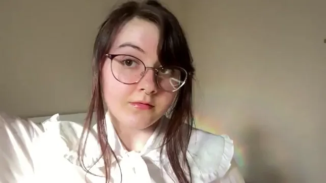 No Panties Promise: Nerdy Daughter's Skirt Tease