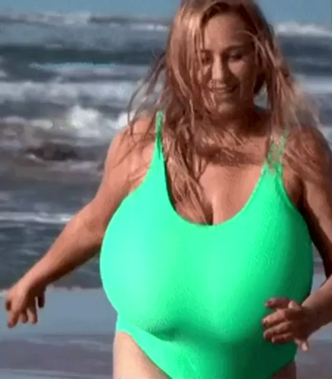 Run Abbi Run! 🏃‍♀️🍈🍈 Massive Naturals Bouncing Wild 💦