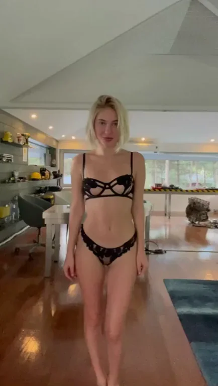 Do My Perky Titties Get Your Cock Rock Hard? 😏🍒