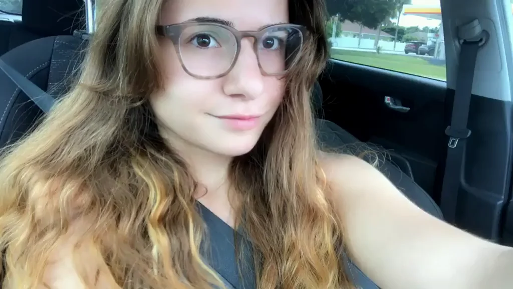 Gym Slut's Pussy Flash Under Tiny Shorts? 😈💦