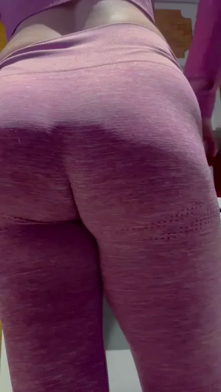 I love surprising guys with my big ass but tbh it's getting hard to hide