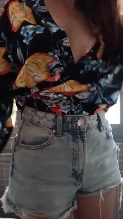 I love to move my free boobs, and you?