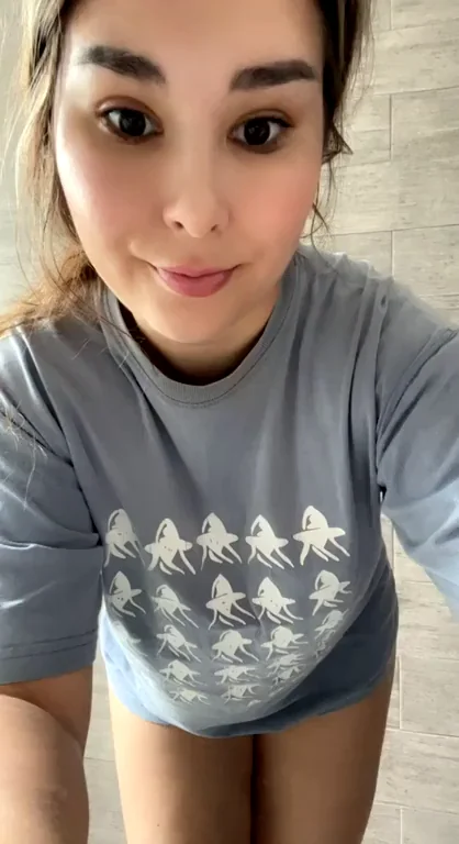 Early Morning Tease: Curvy Babe Shows Off Tits & Juicy Pussy 🍑💦