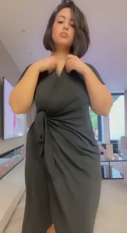 Thick Mom Bod Tease: Fuck This Curvy Slut? 🔥🍑