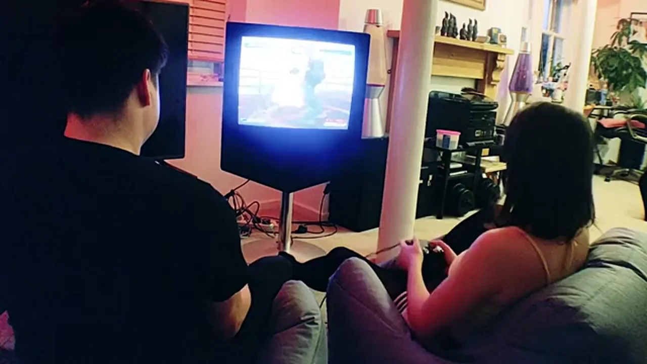 Freeuse Gamer Slut Gets Fucked While Gaming 😈🎮🍑
