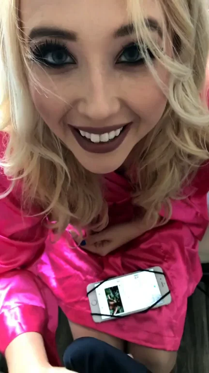 🔥 Samantha Rone's Sloppy BTS Cock Sucking in Pink 😈🍆