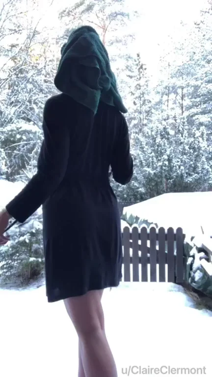 Tall PAWG Claire Clamont Teases Nude in Snow ❄️🍑🔥