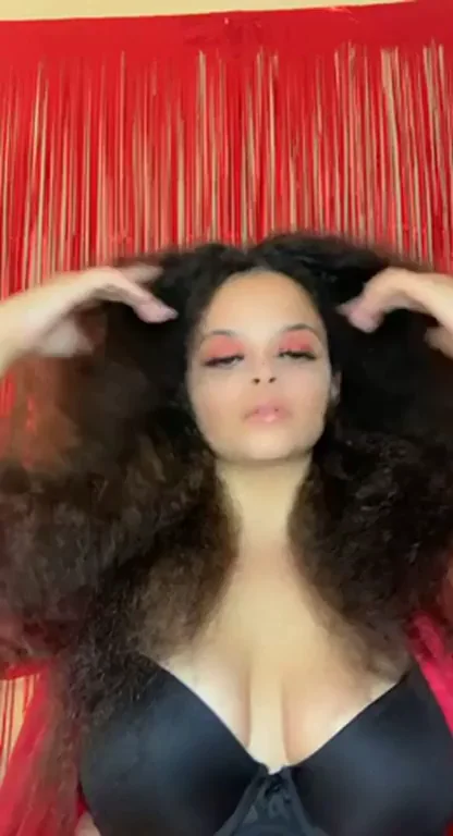 Cum & play a little daddy 😁 deals on video chats & sexting sessions 😁» SC @adoseofmia1997 ❤