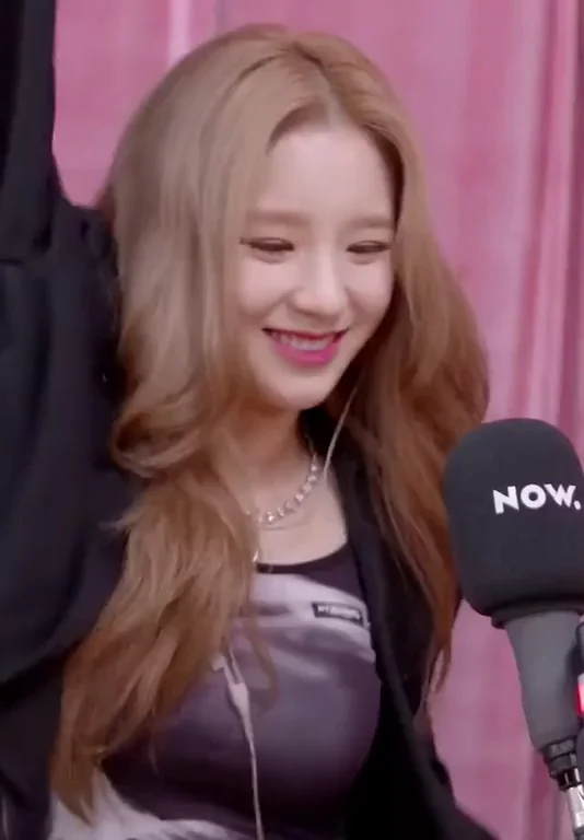 Heejin's Slutty K-Pop Tease: Loona's Perky Fap Fuel